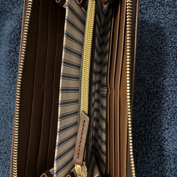 Dooney & Bourke Large Zip Around Wallet - Picture 5 of 6